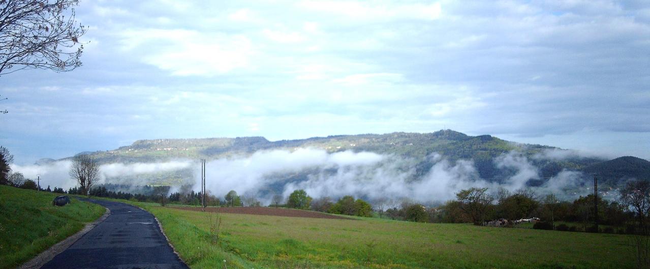 Mont madeleine et brume sur la Loire